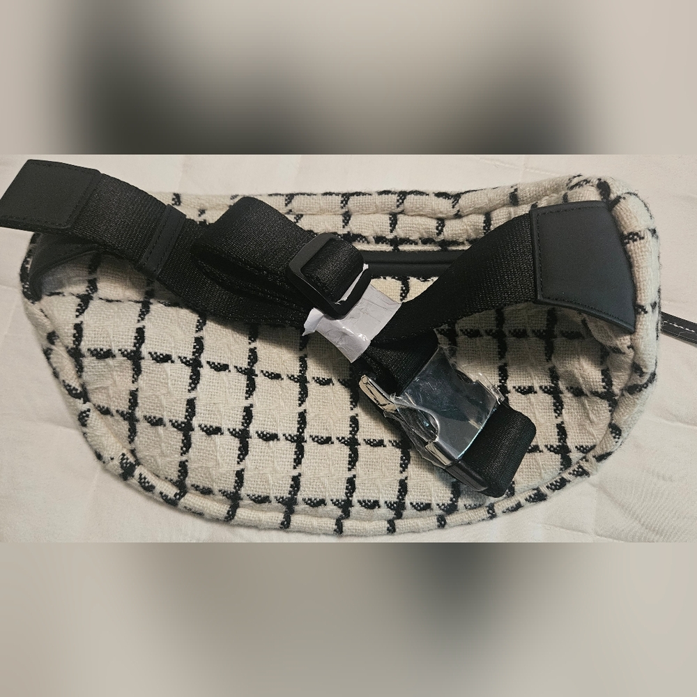 NWT Varley Roby Belt Bag- One Size- Egret Mono Check Print - Picture 5 of 11